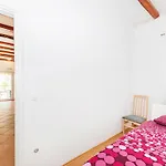 Nira Radonic Villa