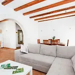 Nira Radonic Villa