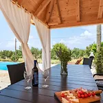 Villa Nira Radonic *