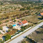 Villa Nira Radonic *