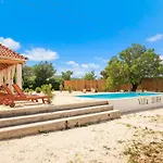 Villa Nira Radonic *