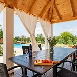 Villa Nira Radonic