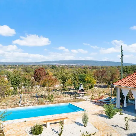 Nira Radonic Šibenik