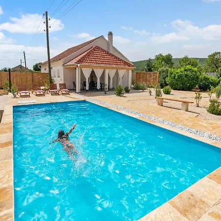 Nira Radonic Villa Šibenik