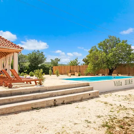 Vila Nira Radonic *