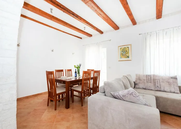 Nira Radonić Villa *