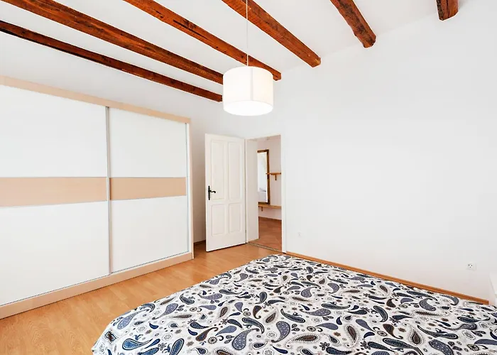 Nira Radonic 希贝尼克