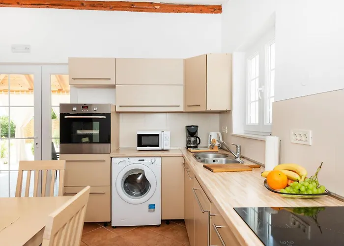 Nira Radonic 别墅 希贝尼克