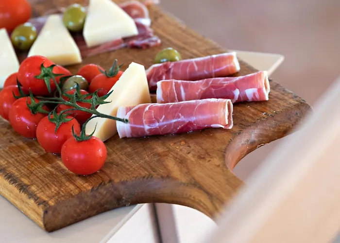 Nira Radonic 希贝尼克