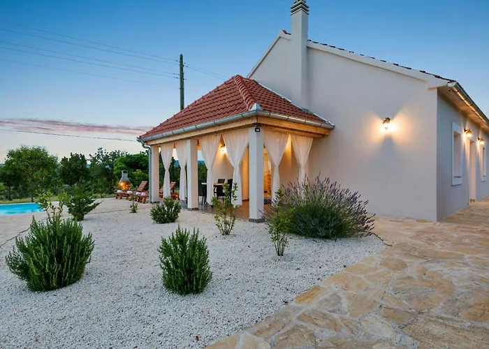 Villa Nira Radonić *