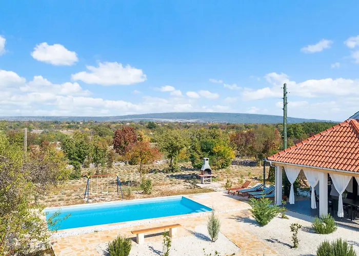 Nira Radonic 希贝尼克