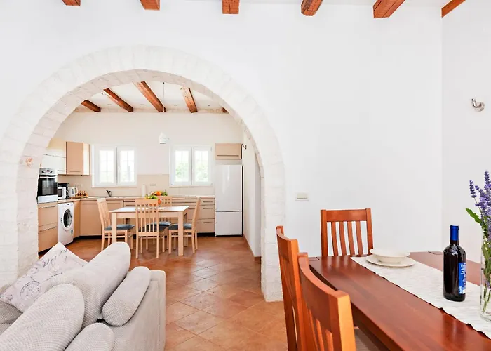 Villa Nira Radonić *