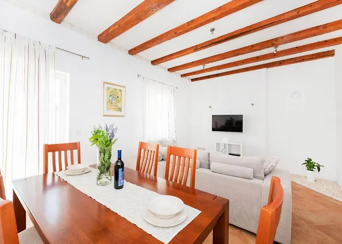 Nira Radonić Šibenik